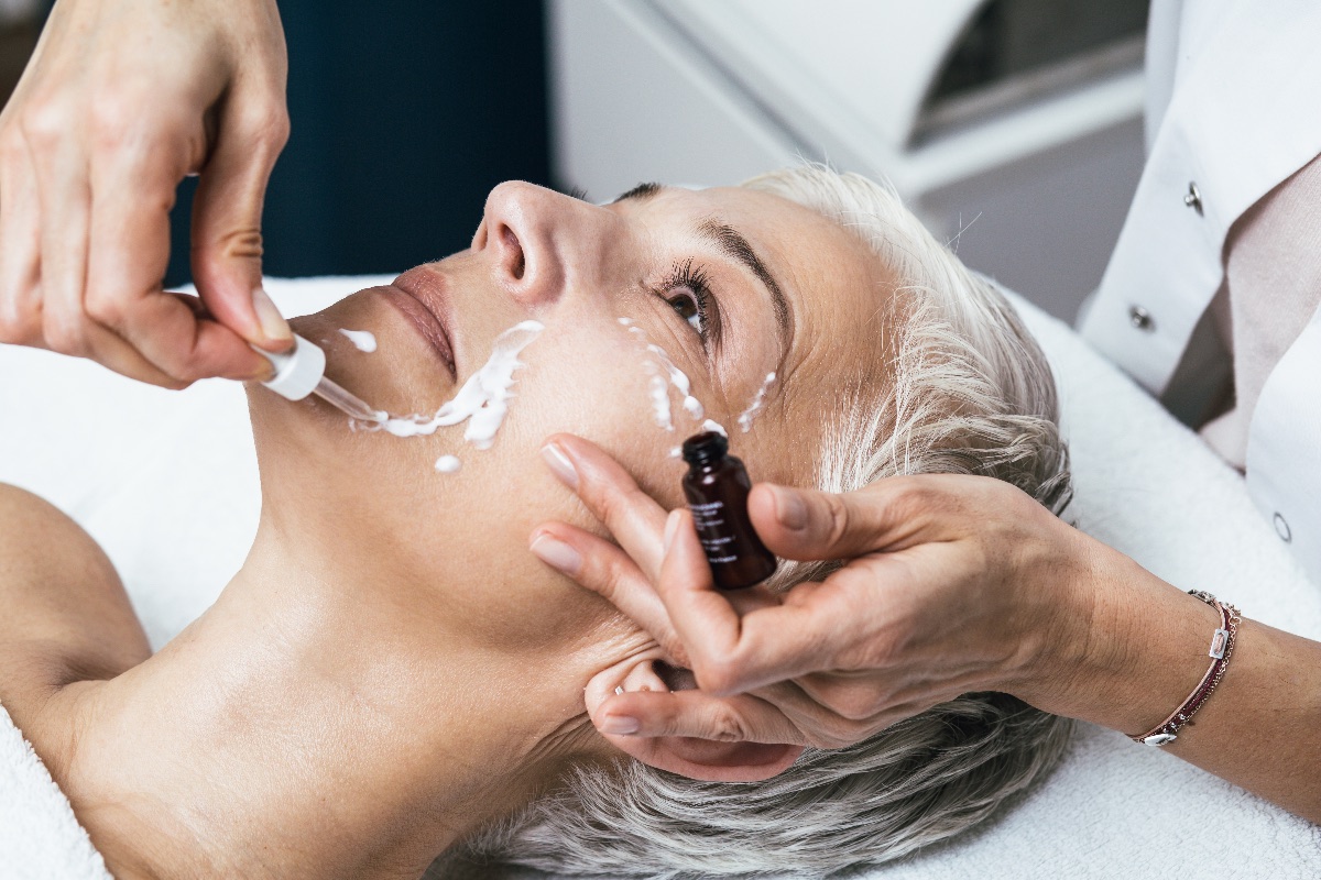 Peeling glikolowy i salicylowy we Wrocławiu, zabieg na twarz